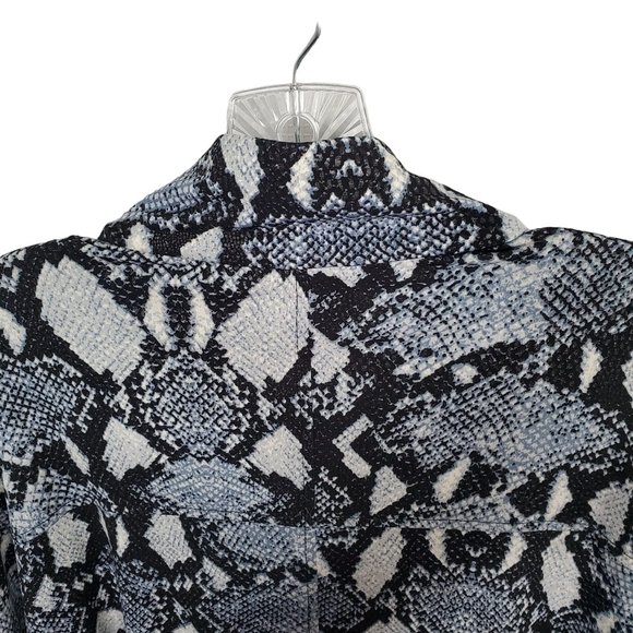 Chico's 3 Sz XL Jacket Blue Reptile Print Zip Belt Pockets Stretch Fluid Jersey - Picture 9 of 9